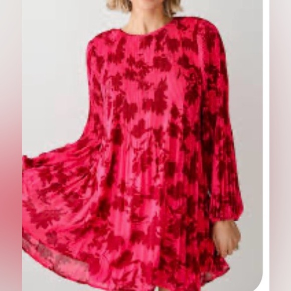 Lumiere Dresses & Skirts - NWT Lumiere Red Floral Pleated Mini Dress Size M Long Sleeve